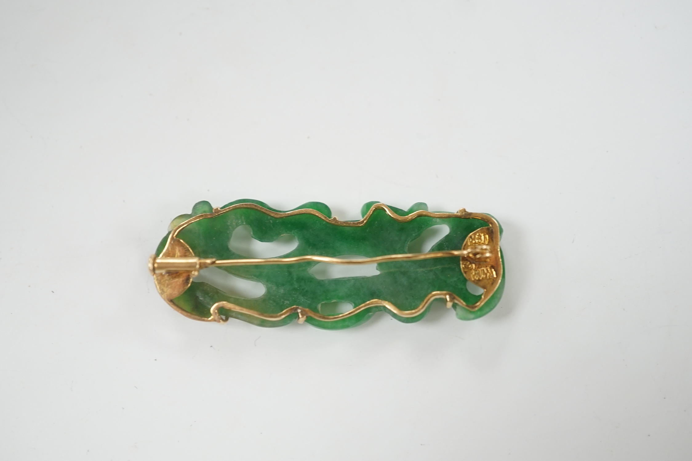 A Chinese 18k mounted carved jade brooch, 50mm, gross weight 9.1 grams.